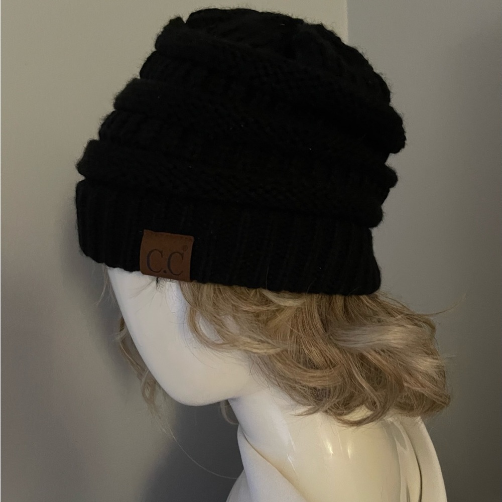 CC Classic Cable knit Chunky & Soft Beanie in black unisex